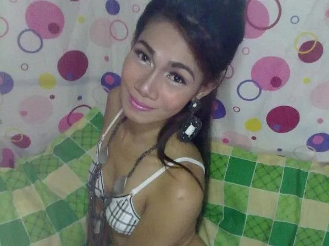 Camgirl KittenDickTs en live webcam amateur