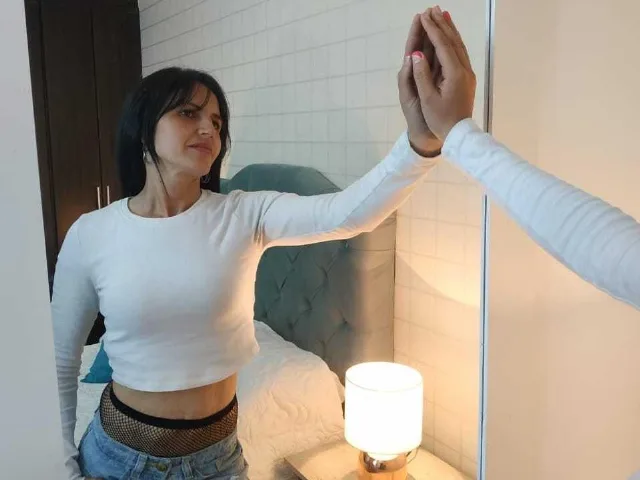 Camgirl AmaranthaSuan en live webcam amateur