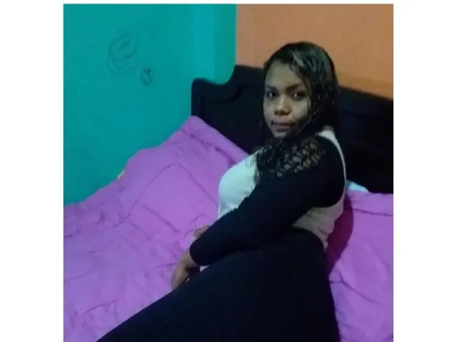 Camgirl Crismy en live webcam amateur