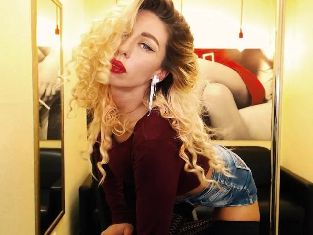 Camgirl AnnieGold en live webcam amateur