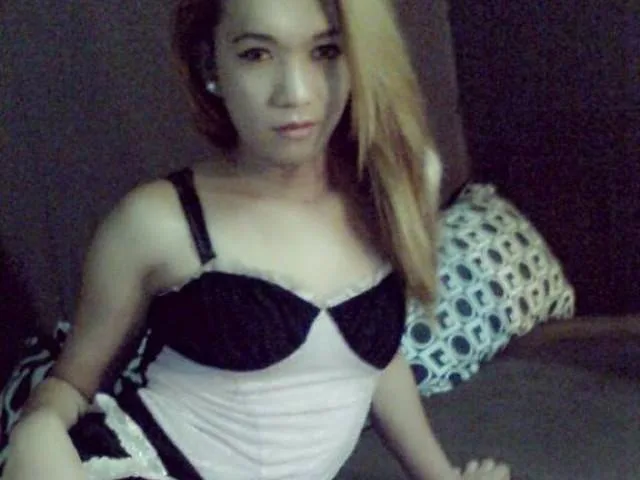 Camgirl AnalLoverTs en live webcam amateur