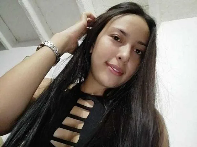 Camgirl MelanyAguiar en live webcam amateur