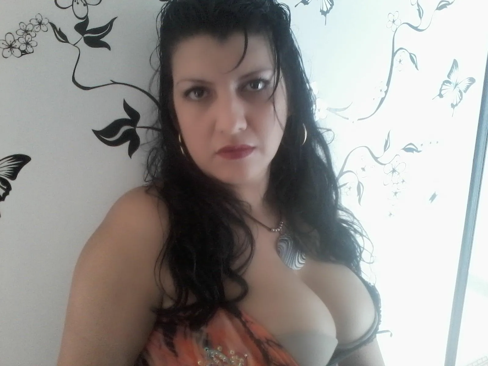 Camgirl KaterinM en live webcam amateur sur Mustvideos