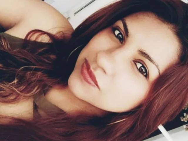 Camgirl LisaCutte en live webcam amateur sur Mustvideos
