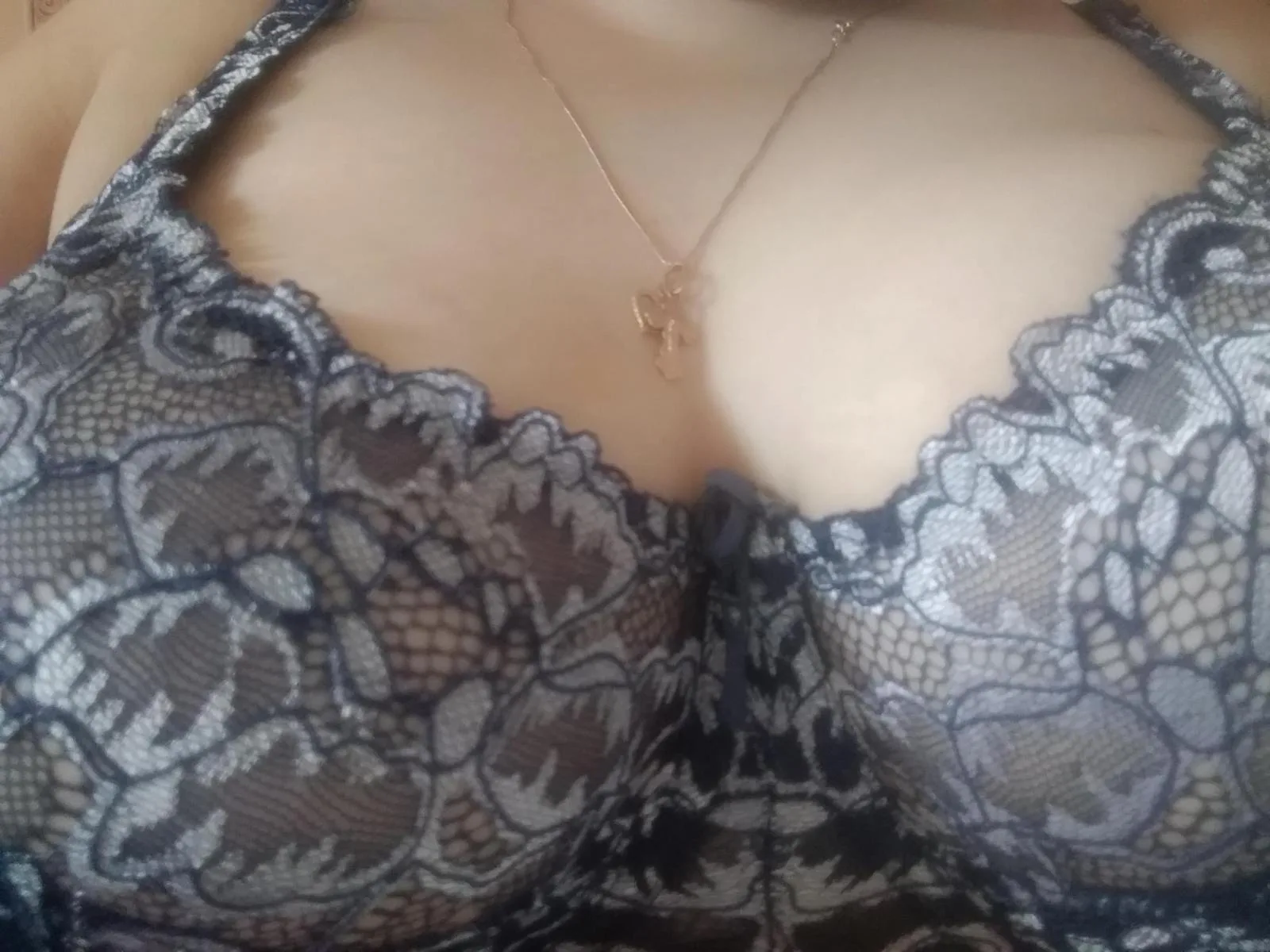 Camgirl FionaFine en live webcam amateur sur Mustvideos