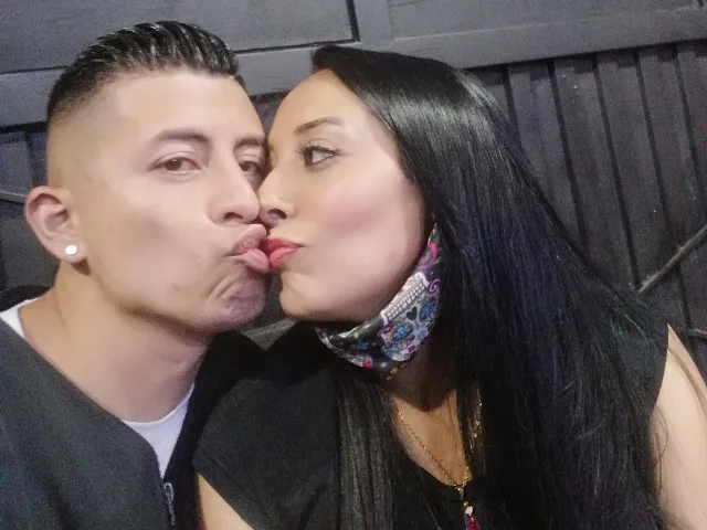 Camgirl KingleyNDana en live webcam amateur