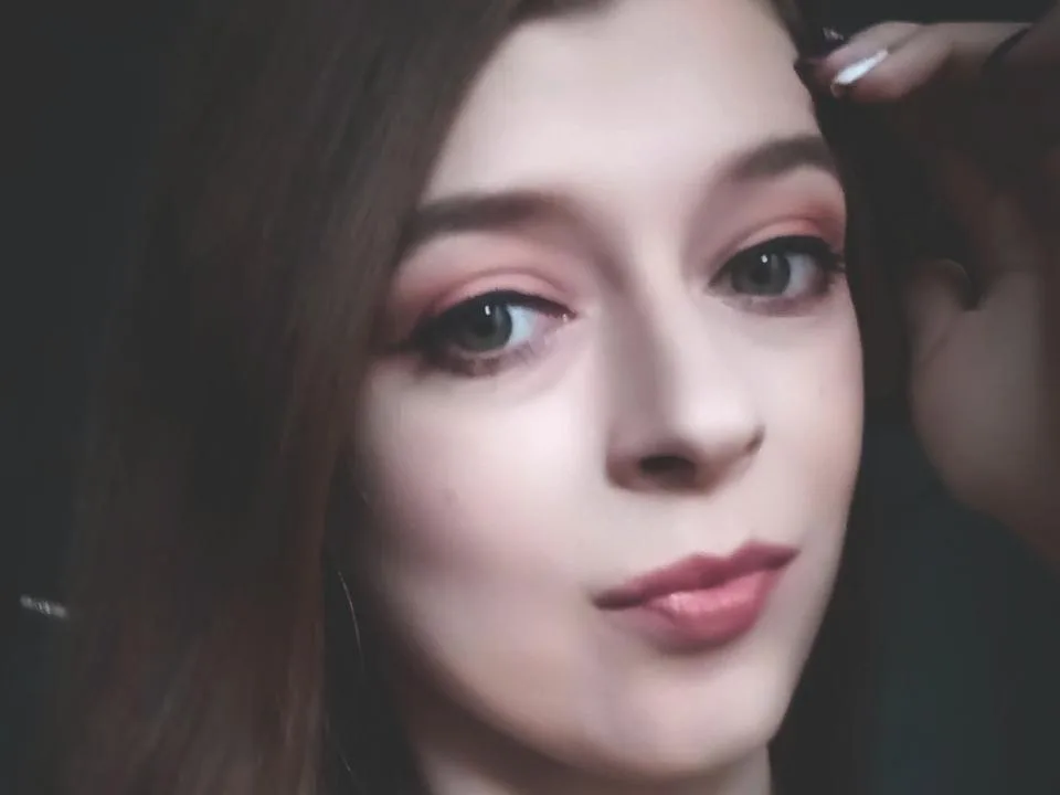 Camgirl CindyDiamonds en live webcam amateur sur Mustvideos