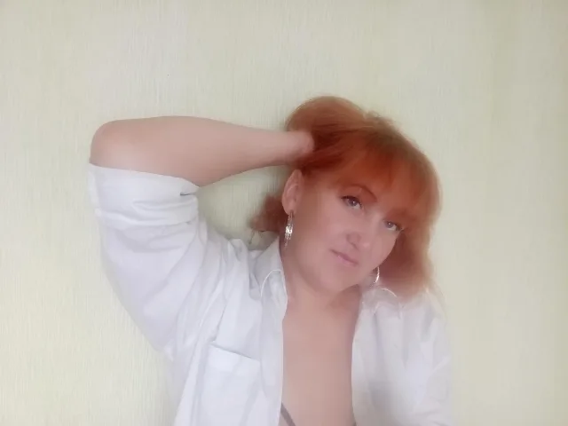 Camgirl LuxChristy en live webcam amateur