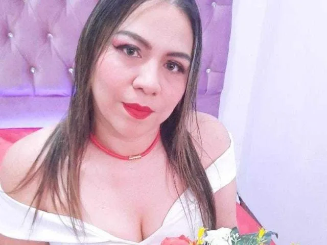 Camgirl AdaharaRoberts en live webcam amateur