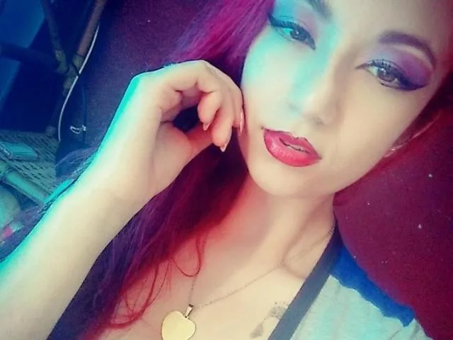 Camgirl SharlotteDaviss en live webcam amateur