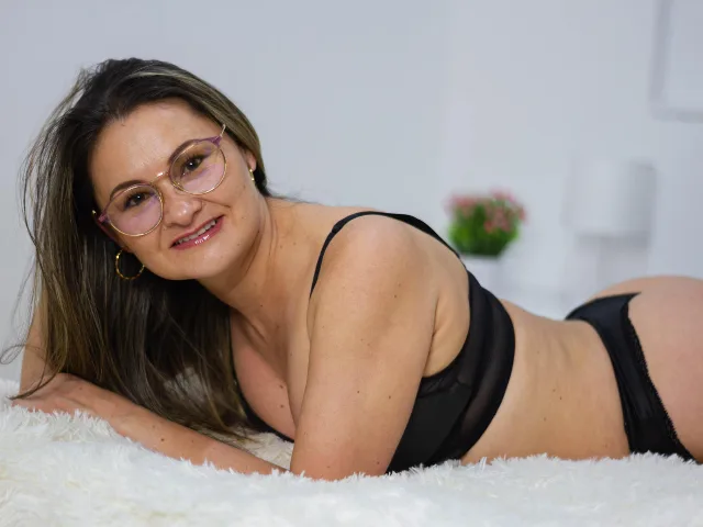 Camgirl KhandysLiand en live webcam amateur