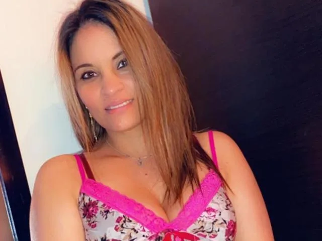 Camgirl ShantalFlower en live webcam amateur sur Mustvideos
