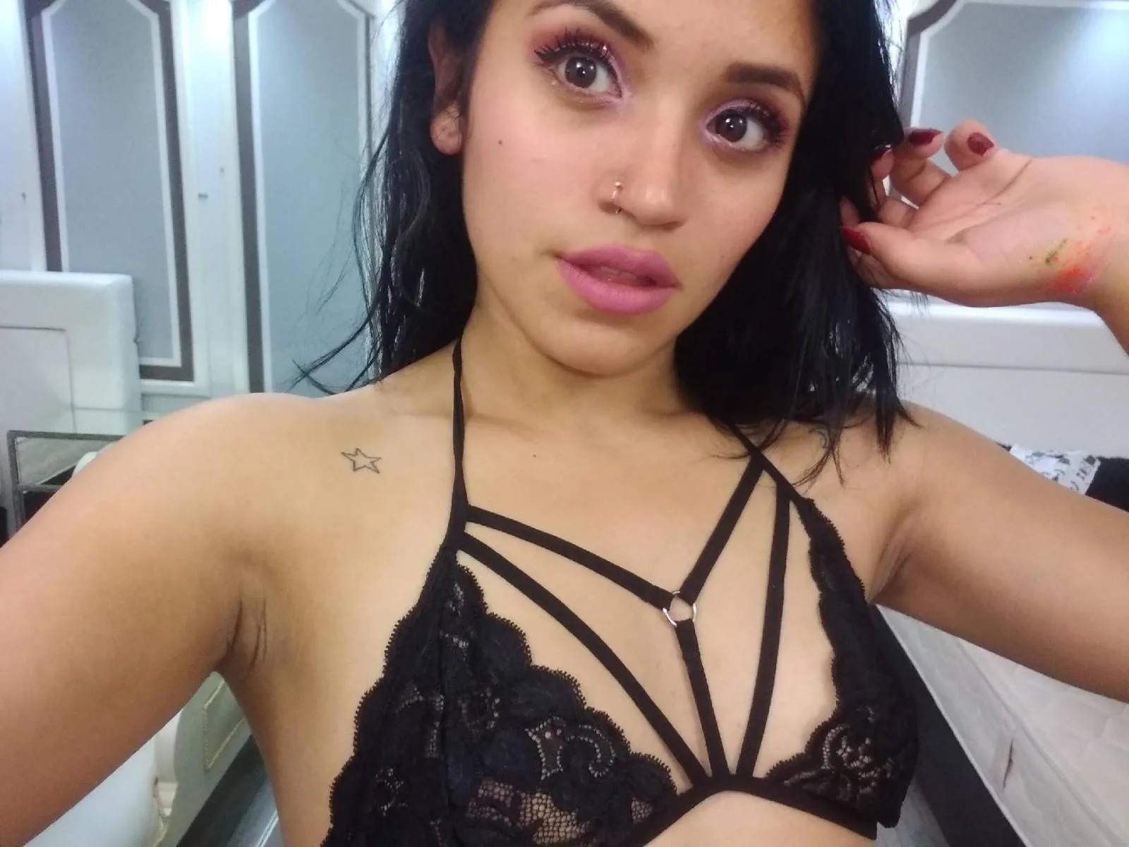 Camgirl JulietMaia en live webcam amateur sur Mustvideos