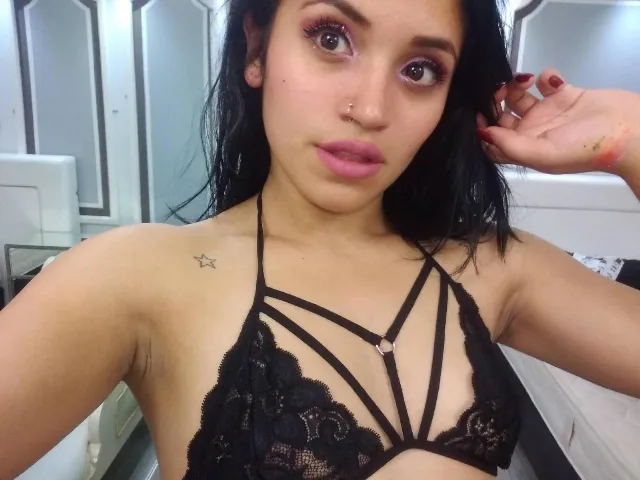 Camgirl JulietMaia en live webcam amateur