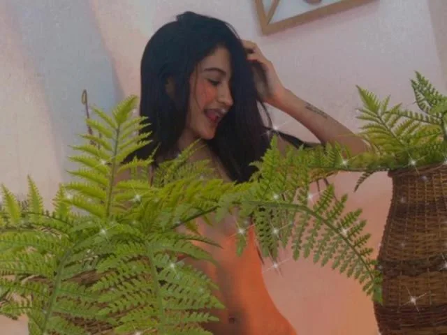 Camgirl ExxclusiveCouple en live webcam amateur