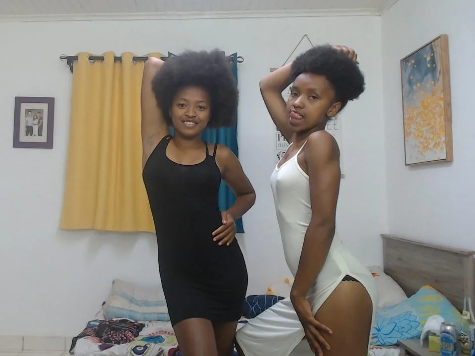 Camgirl BoobsDuo en live webcam amateur sur Mustvideos