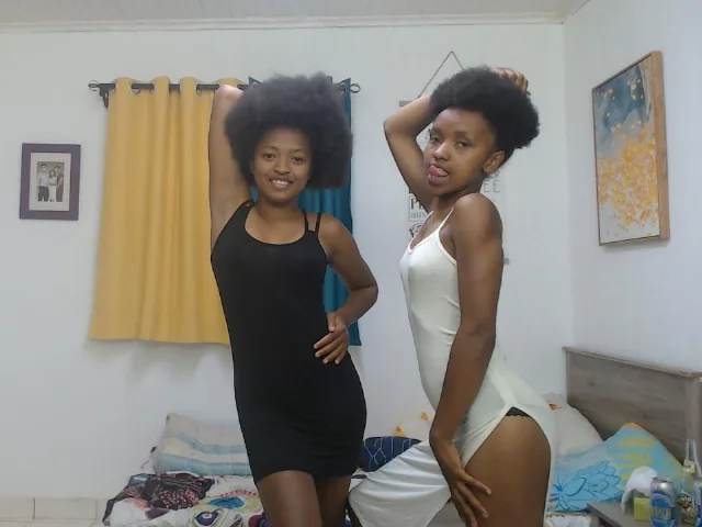 Camgirl BoobsDuo en live webcam amateur