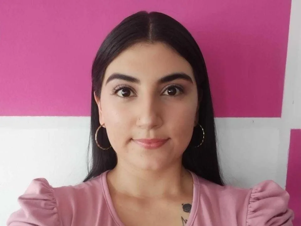Camgirl EmlouisHot en live webcam amateur sur Mustvideos
