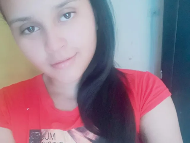Camgirl Combienos en live webcam amateur