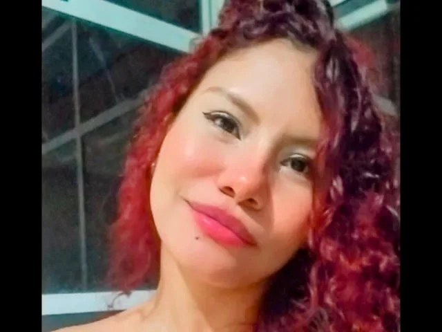 Camgirl Luciaa en live webcam amateur