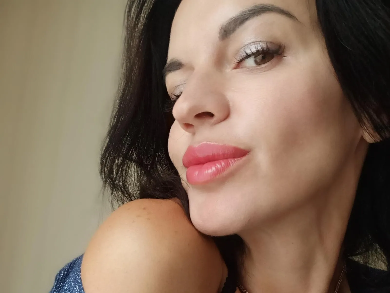 Camgirl VivianHines en live webcam amateur sur Mustvideos