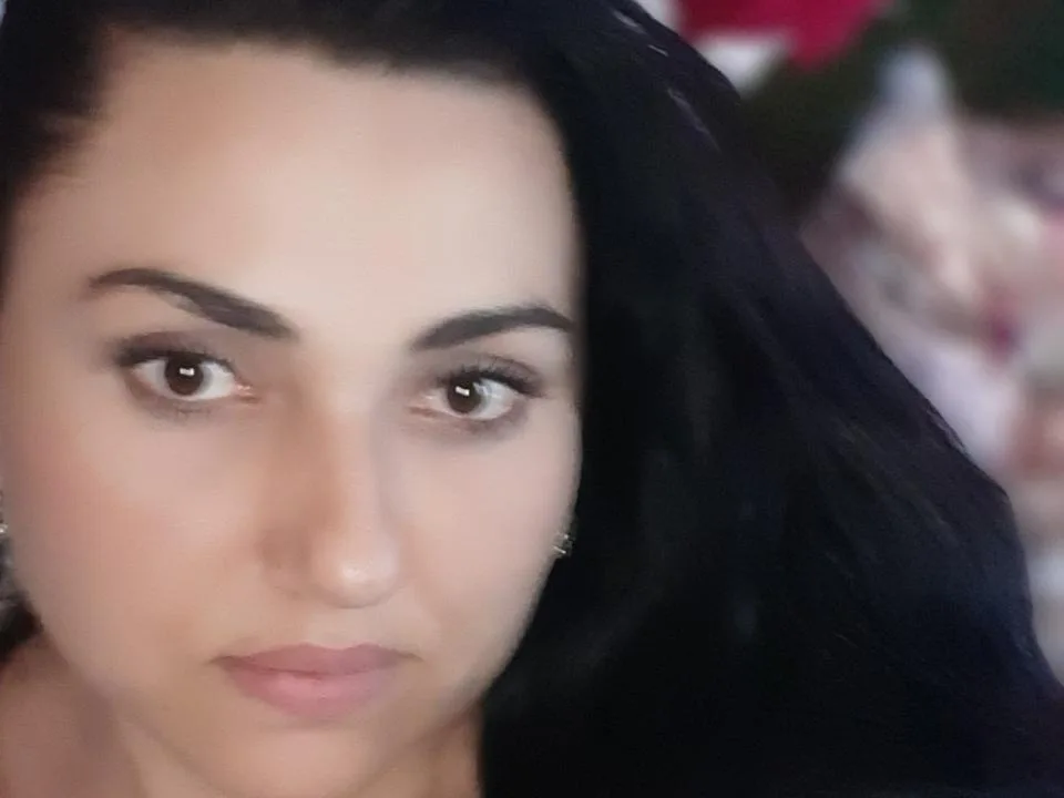 Camgirl LuxVelia en live webcam amateur sur Mustvideos