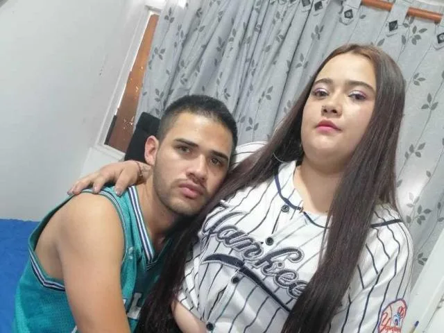 Camgirl FloydAndNelsa en live webcam amateur