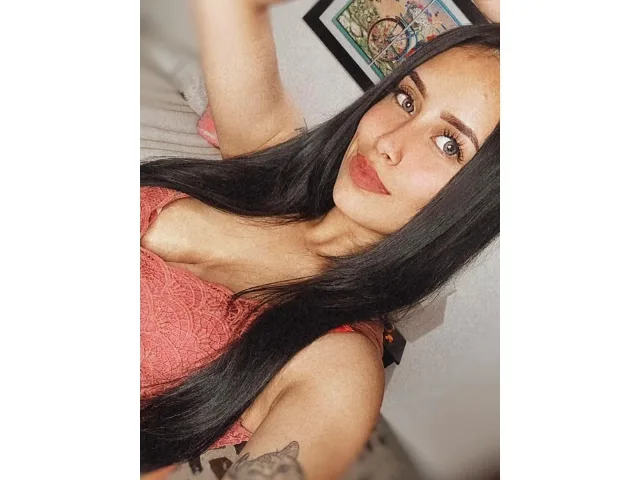 Camgirl LolaSumiza en live webcam amateur