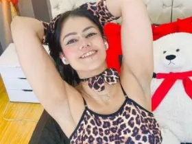 Camgirl TarahDustin en live webcam amateur