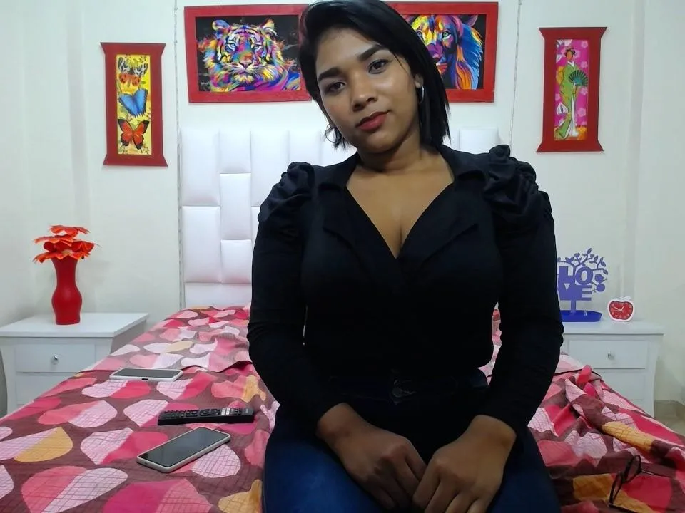 Camgirl KarolIvannov en live webcam amateur sur Mustvideos