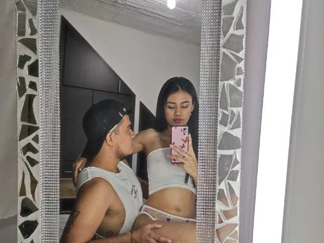 Camgirl AmyAndJohan en live webcam amateur