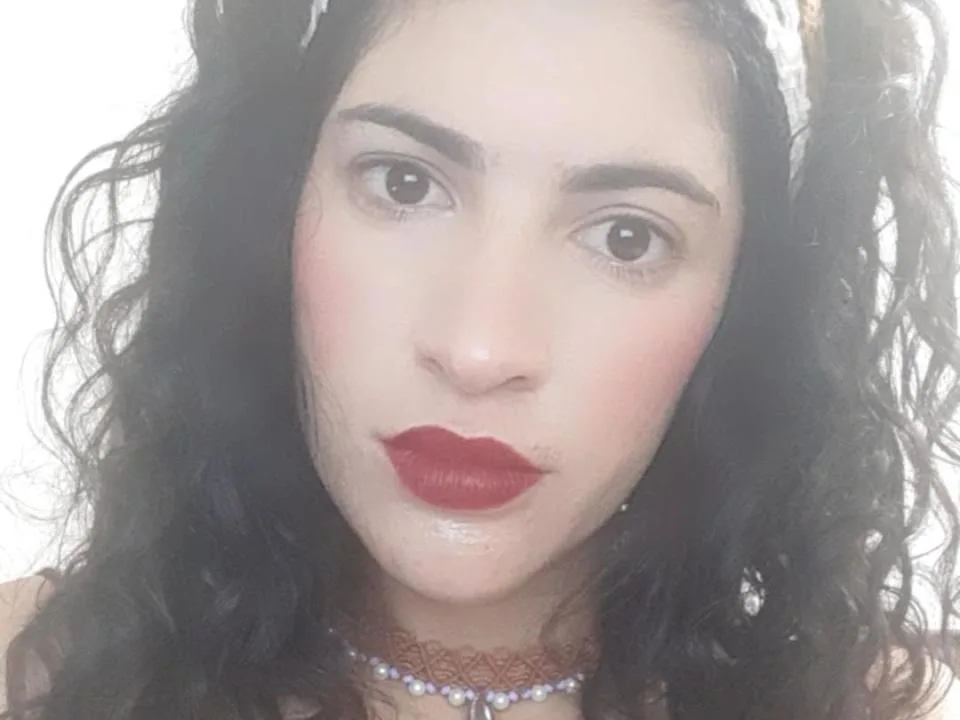 Camgirl MaelyGuitar en live webcam amateur sur Mustvideos