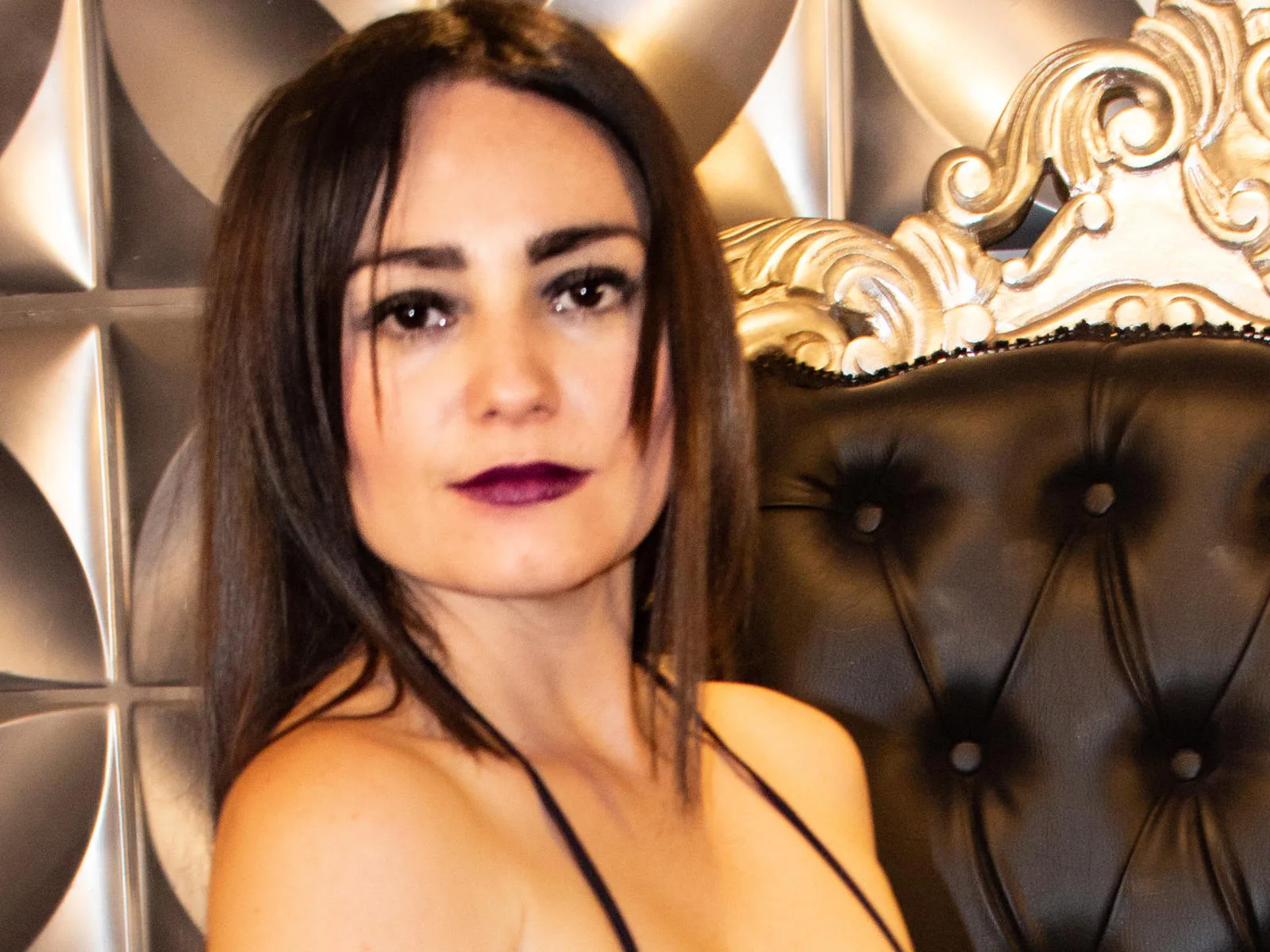 Camgirl CrystalAquila en live webcam amateur sur Mustvideos