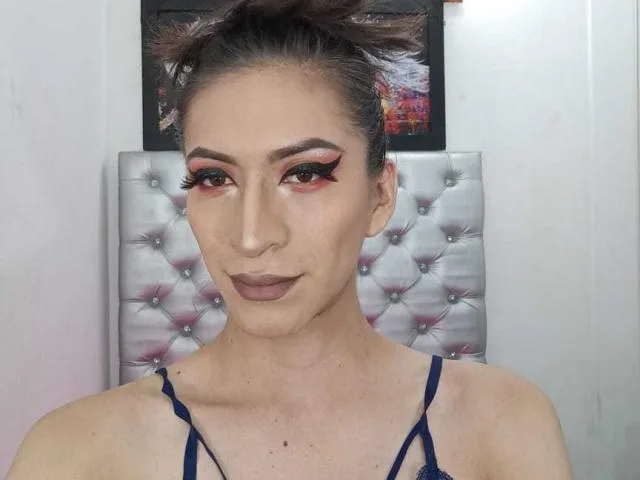 Camgirl IvonHotLatin en live webcam amateur sur Mustvideos