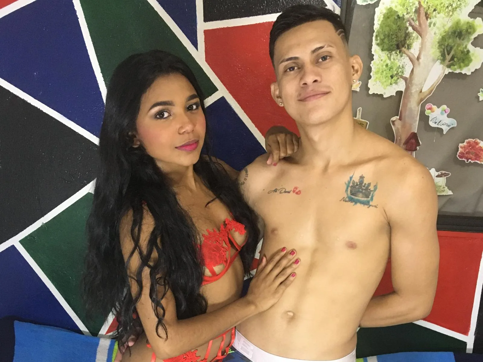 Camgirl PamellaAndJames en live webcam amateur sur Mustvideos