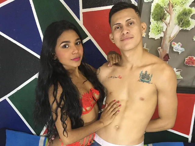 Camgirl PamellaAndJames en live webcam amateur