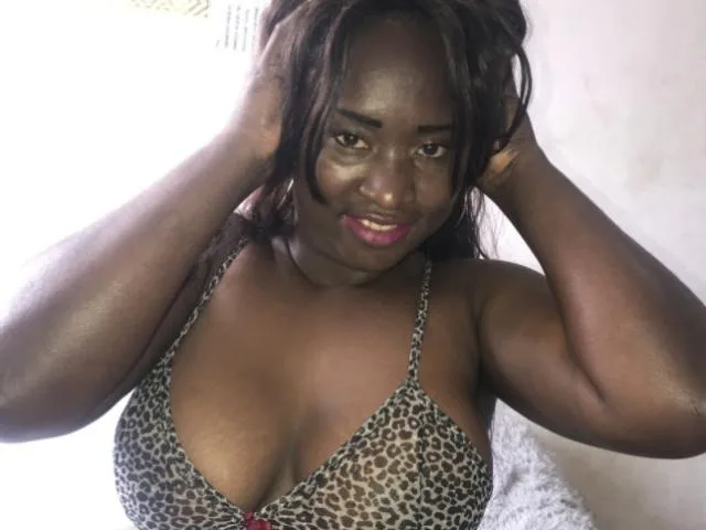 Camgirl AlikaEbonny en live webcam amateur