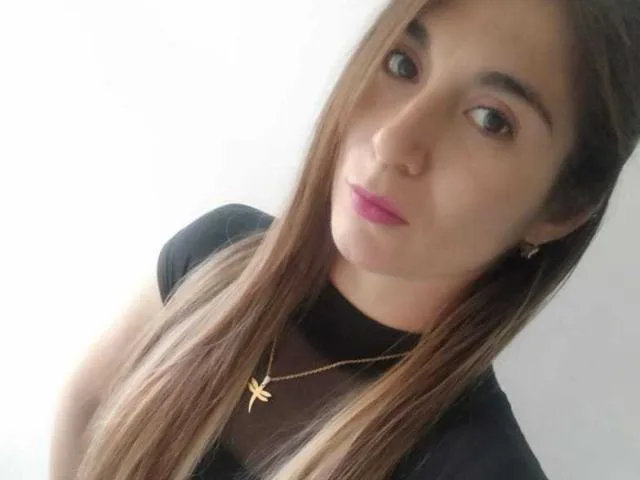 Camgirl EmilyWhiteX en live webcam amateur sur Mustvideos