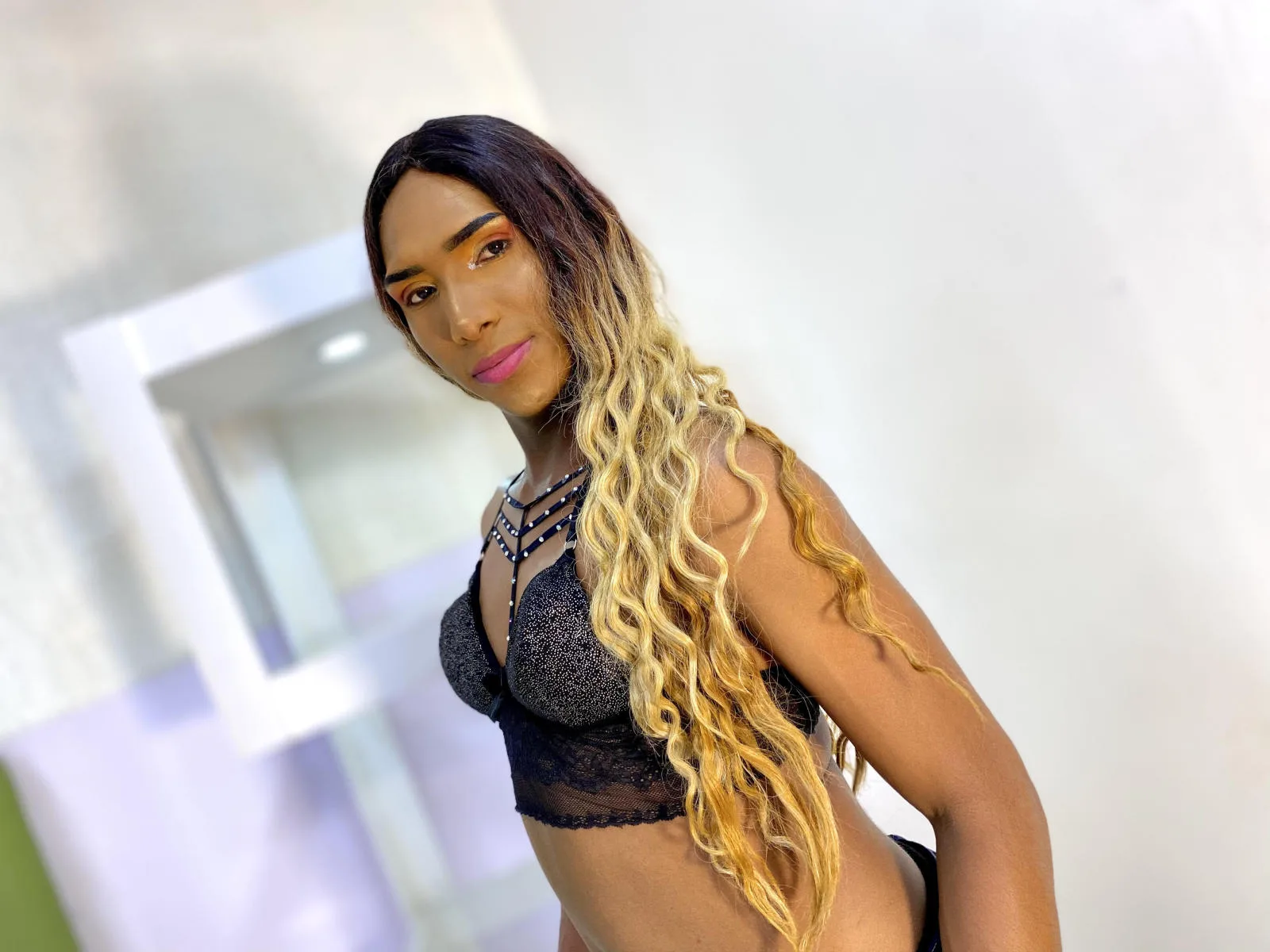 Camgirl SophiaSweetyX en live webcam amateur sur Mustvideos