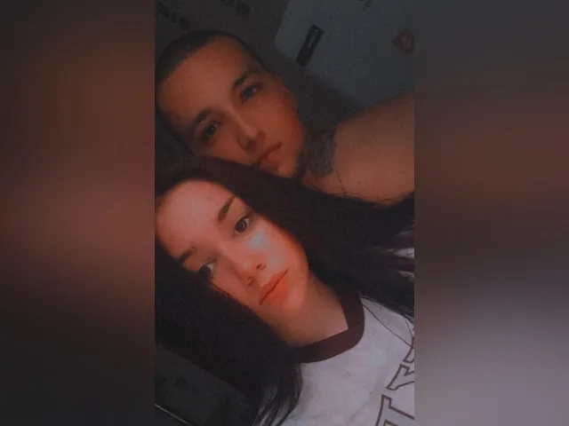 Camgirl MartinAndRina en live webcam amateur