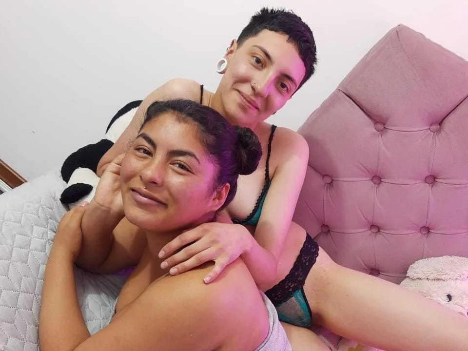 Camgirl SarahAndOverdos en live webcam amateur sur Mustvideos
