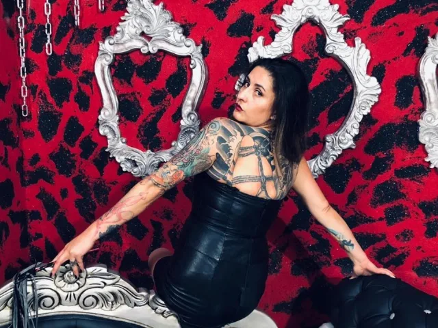 Camgirl PantherStorm en live webcam amateur