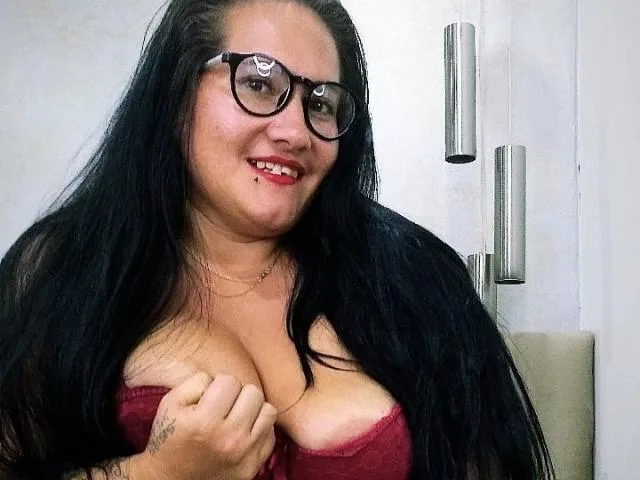 Camgirl KarolMatu en live webcam amateur sur Mustvideos