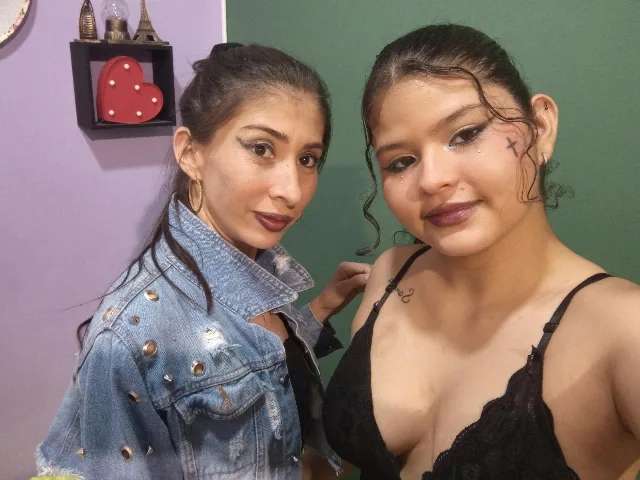 Camgirl AngelaAndBarbara en live webcam amateur