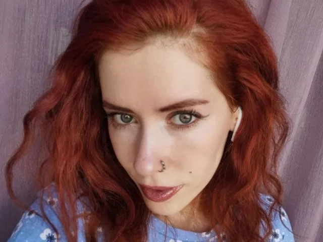 Camgirl MinaHope en live webcam amateur