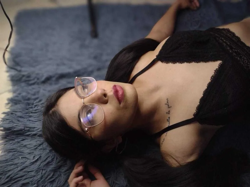 Camgirl LucyMon en live webcam amateur sur Mustvideos