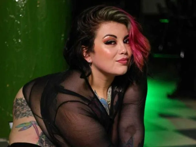 Camgirl MazzeRunner en live webcam amateur