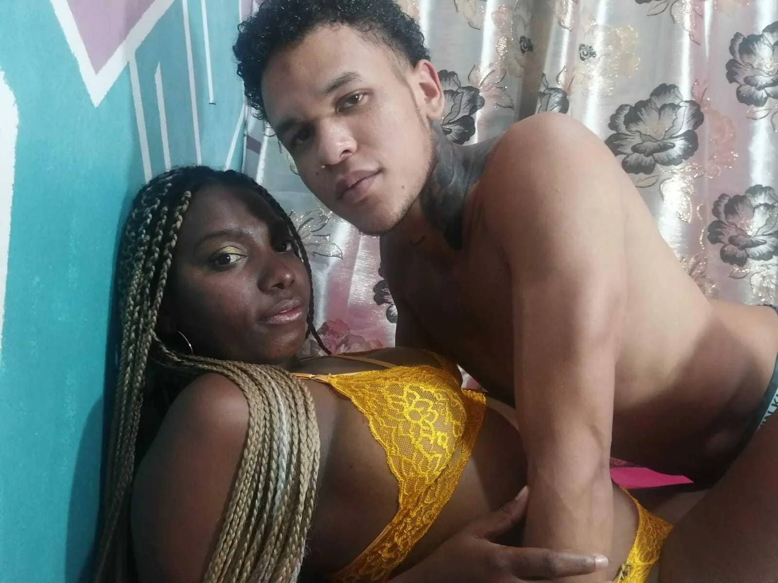 Camgirl DicksonAndPamela en live webcam amateur sur Mustvideos