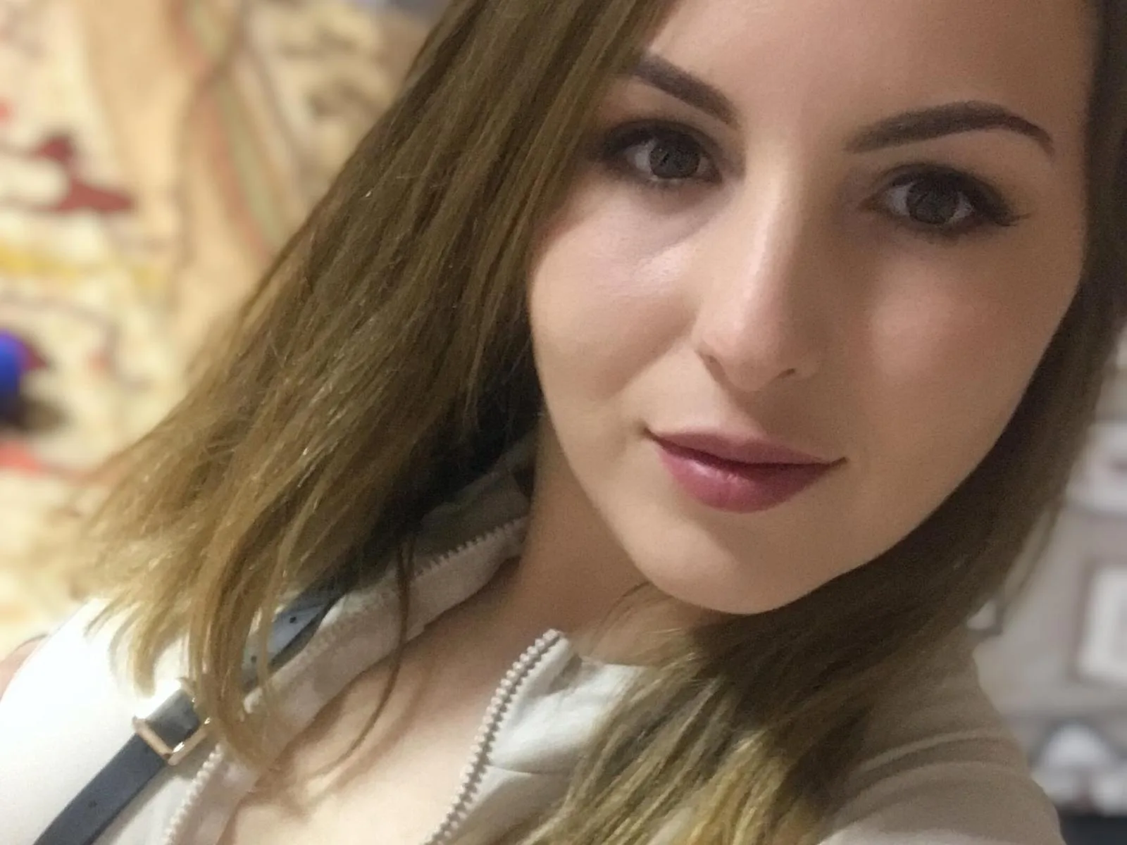 Camgirl EmilyGalaxy en live webcam amateur sur Mustvideos