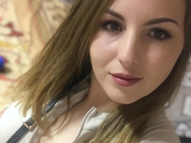 Camgirl EmilyGalaxy en live webcam amateur